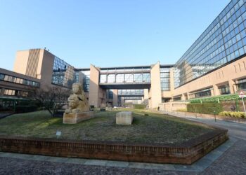 Palagiustizia Torino, minaccia suicidio