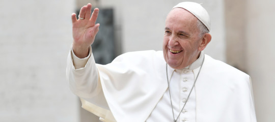 Papa: famiglia fondata su matrimonio assume importanza essenziale