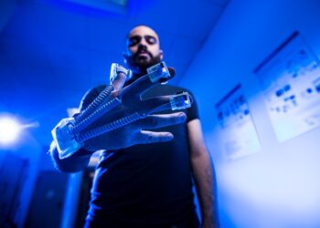 Parkinson, guanti hi-tech lo riconoscono in anticipo