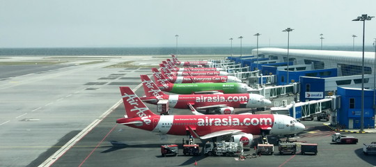 dimentica figlio in aeroporto 