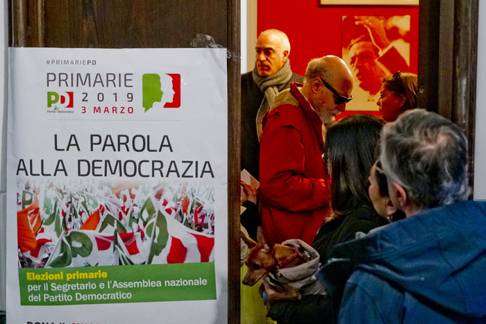 Pd: a Napoli code ai seggi per votare