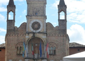 Poesia: Pordenonelegge, cenerentola ma è tessuto letterario