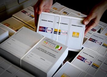 Primarie Napoli,stop autori irregolarità
