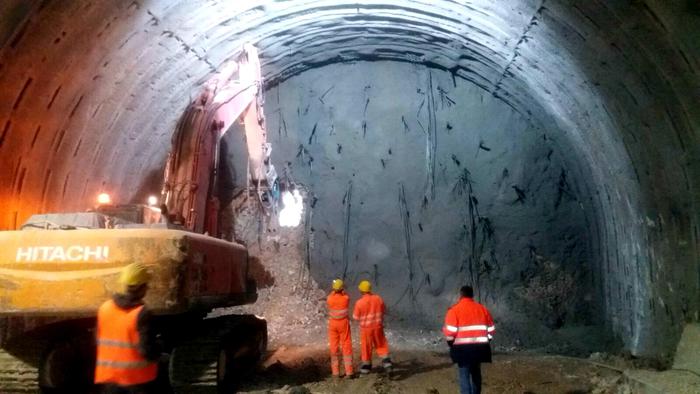 Quadrilatero, graduale riavvio cantieri