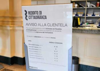 Reddito, a Bologna qualche coda ai Caf