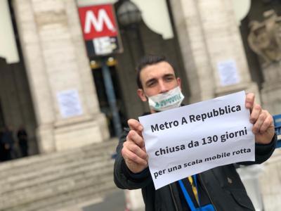 Roma, chiusa da oltre 130 giorni la fermata della metro Repubblica /Foto