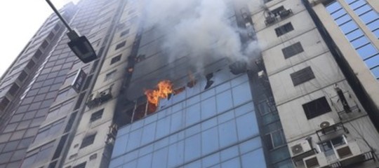 Bangladesh incendio grattacielo