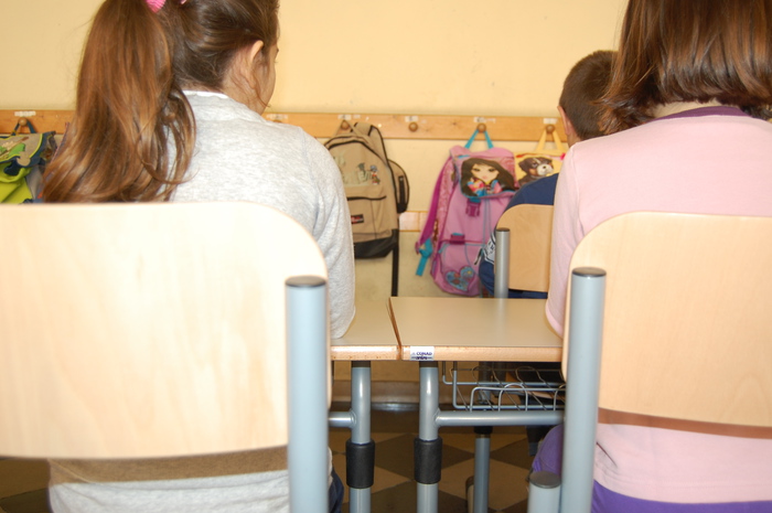 Schiaffi ad alunni, sospesa maestra