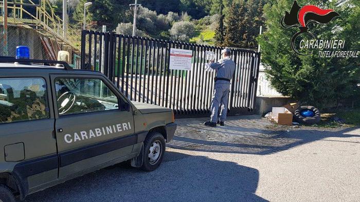 Sequestrati due centri raccolta rifiuti