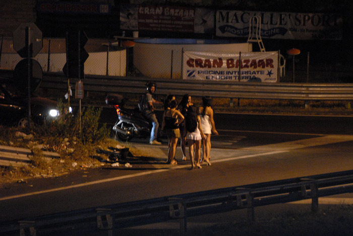 Sfruttavano prostitute, arrestati