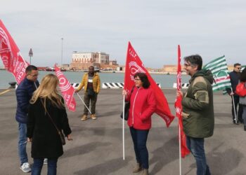 Sirene porto per vittima piattaforma