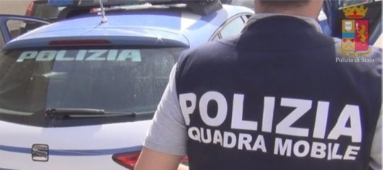 Una donna è stata soffocata con un cuscino