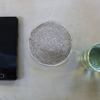 Uno smartphone nel frullatore svela un tesoro da riciclare – VIDEO