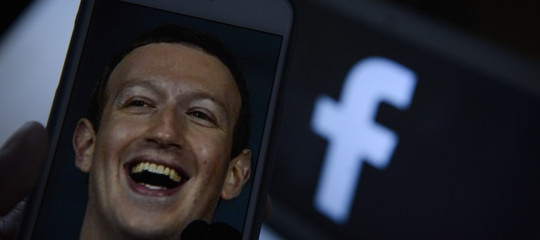 Zuckerberg annuncia una svolta sulla privacy: come cambierà Facebook, in 6 punti 