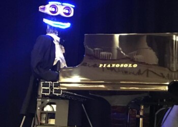 A Camogli robot pianista esegue Chopin