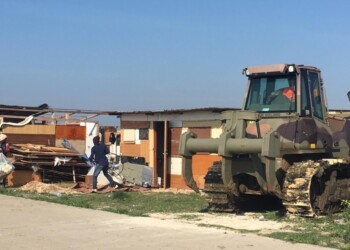 Abbattute case-baracche in ghetto Foggia