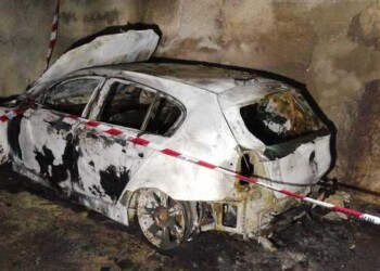 Auto distrutta da incendio, indagini