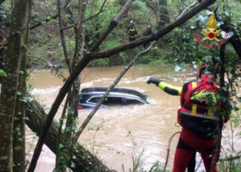 Auto travolta da torrente, morta dispersa