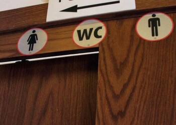 Bagni ‘gender free’ al Comune di Reggio Emilia