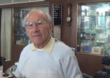 Barbiere da 77 anni, festeggia 90 anni
