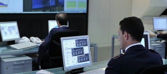 Bimbo di 8 anni adescato su videogioco online, denunciato un 32enne