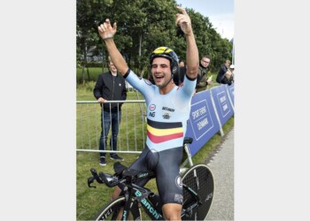 Campenaerts migliora il record dell’ora