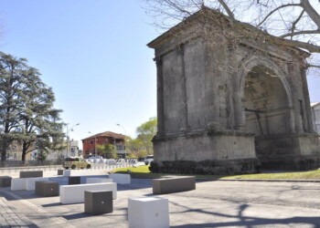 Centoz, sondaggio social su Arco Augusto