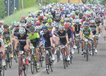 Ciclismo: in 1.500 alla ‘Dieci Colli’