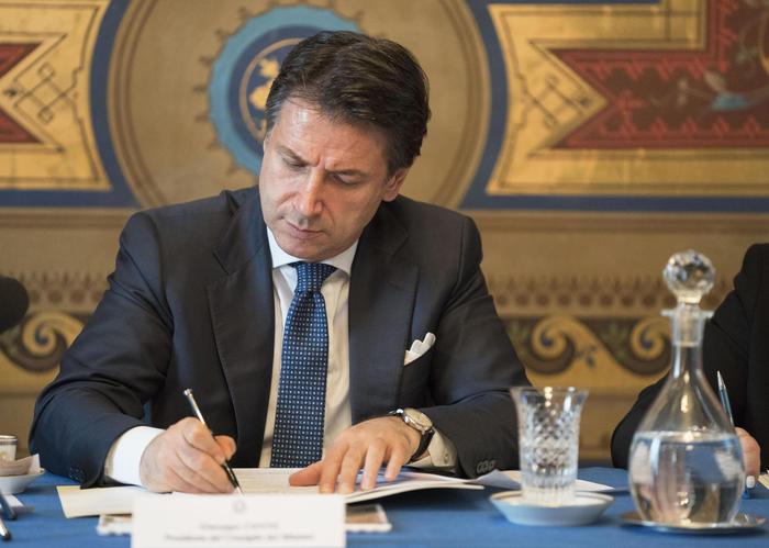 Conte,Commissario per soluzione problemi