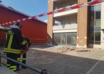 Crollo mattoni da facciata palazzo Terni