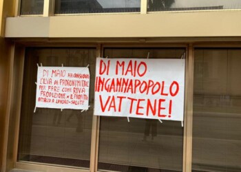 Di Maio a Taranto, sit-in oltre zona rossa