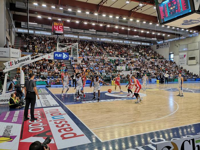 Dinamo Basket batte Avellino 105-84