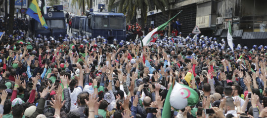 La piazza algerina boccia anche il successore di Bouteflika
