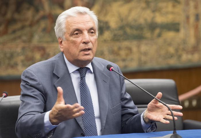 Lazio: Diaconale, minoranza ci danneggia