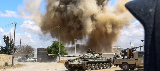 Le forze di Haftar e quelle di Serraj si danno battaglia alle porte di Tripoli
