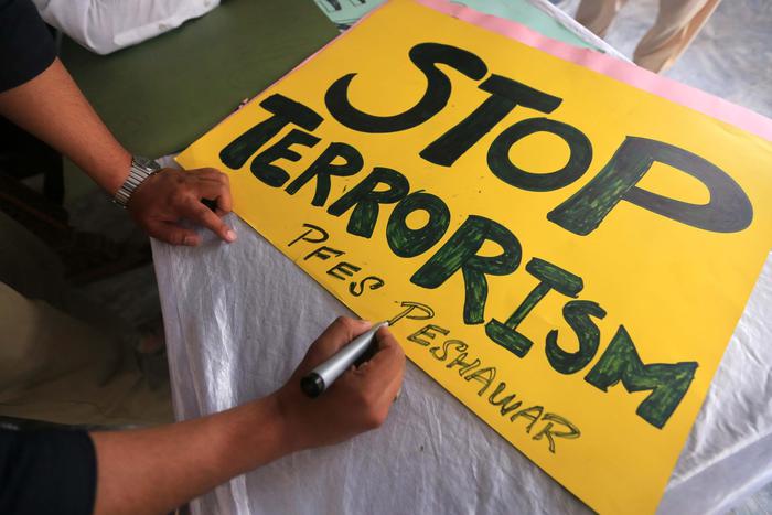 Moschee pregano per vittime Sri Lanka