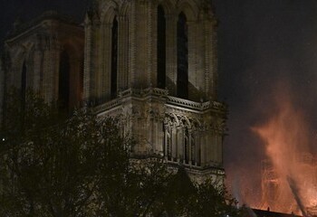 Notre Dame: pompieri, “La struttura è salva nella sua globalita’”