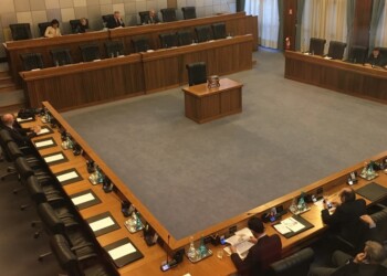 Ok variazione bilancio,manovra da 33 mln