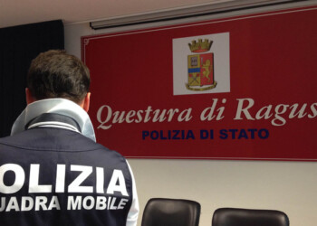 Poliziotto uccide la moglie e si suicida