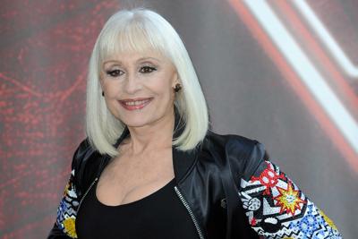Raffaella Carrà: “Amici? Se Maria mi chiama ci penso”
 