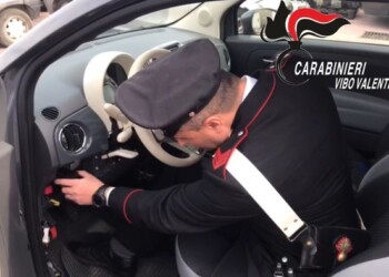 Rubano auto e vengono intercettati da Cc