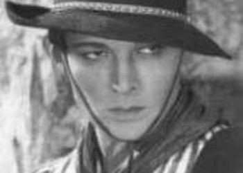 Sale animate in museo Rodolfo Valentino