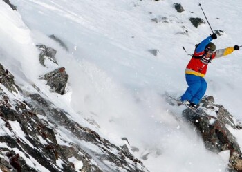 Sci, scontro con campione freeride