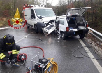 Scontro auto-furgone, morto un uomo