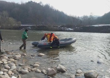 Surfista scompare nel lago Maggiore