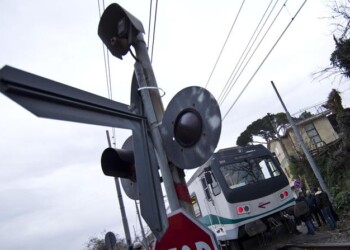 Treno travolge auto nel siracusano, un morto e un ferito