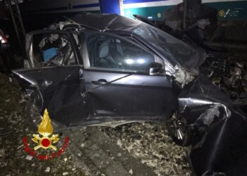 Treno travolge auto, riaperta linea