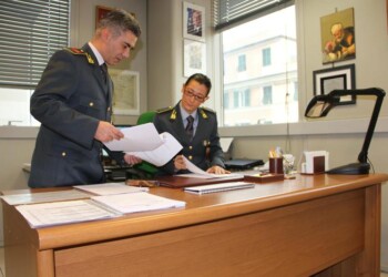 Truffano banche e finanziarie, arrestati