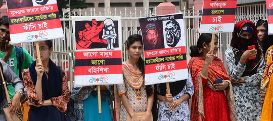 Una ragazza è stata bruciata viva perché aveva denunciato le molestie del preside