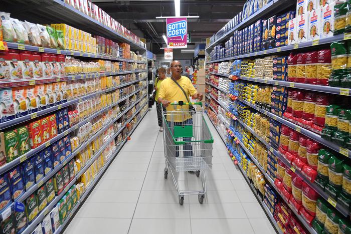 Vinitaly: al supermercato preferiti vini Doc, spumanti e bio